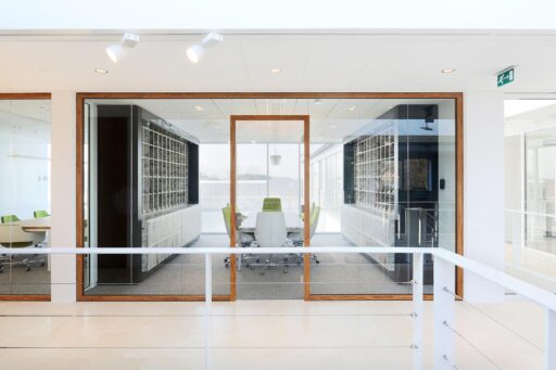 IM WoodFrame Slim glaswanden met houten profiel